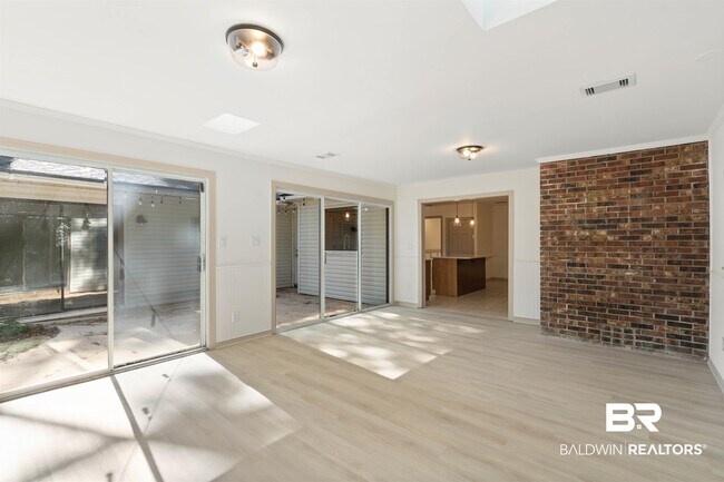 Building Photo - 167 Rolling Hill Dr