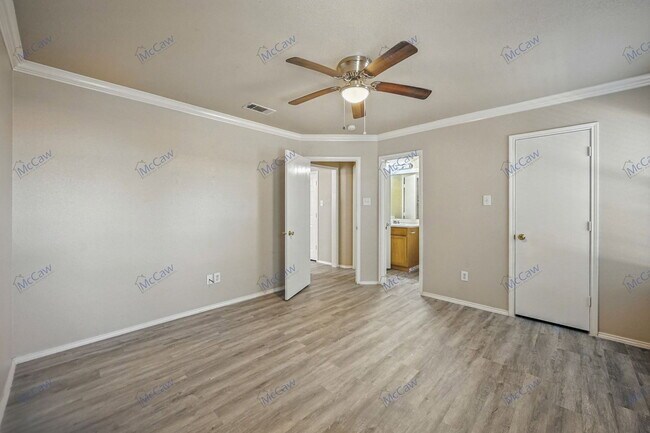 Building Photo - 1321 Village Garden Dr