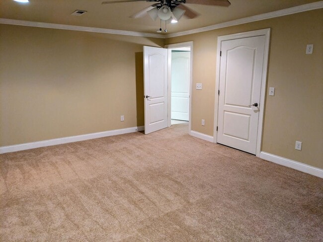 Building Photo - 6913 Crandall Ct