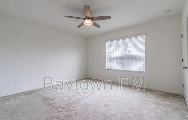 Building Photo - 1122 Hillhurst Dr