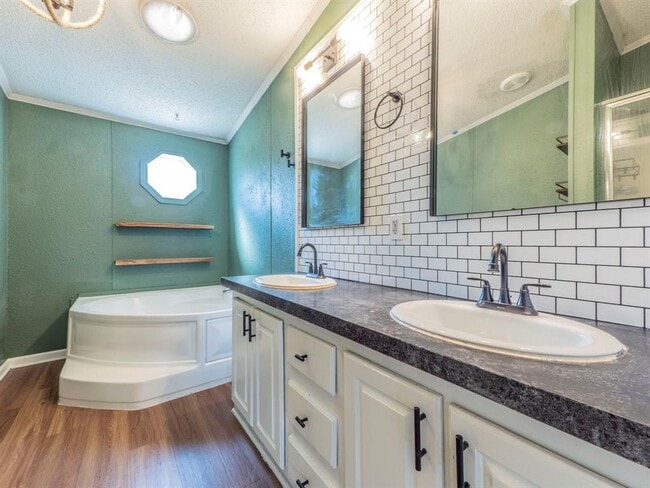 Building Photo - 301 N Buffalo Ave