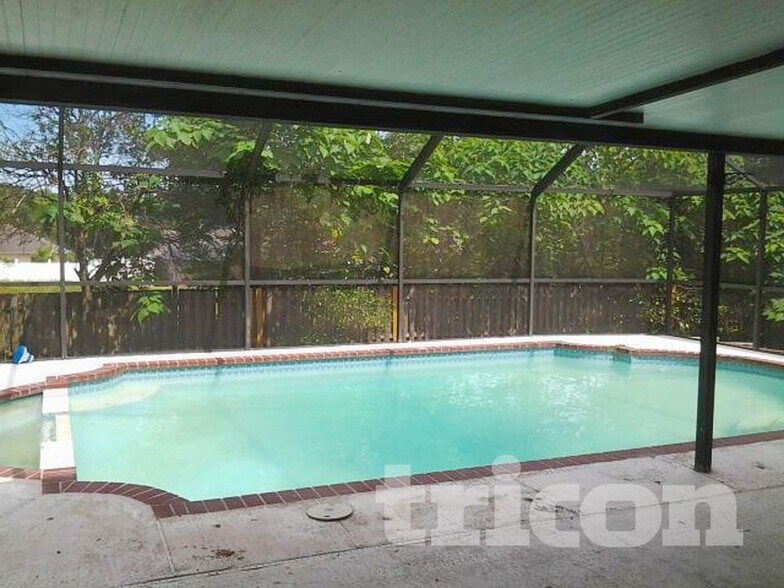 Building Photo - 925 Sandywood Dr