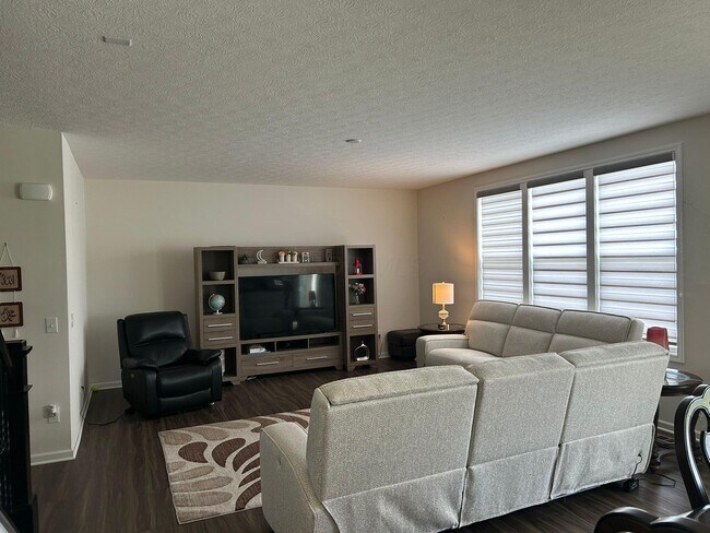 Building Photo - 241 Sunstone Ln