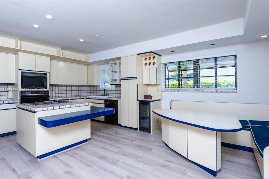 Building Photo - 1541 Zuleta Ave