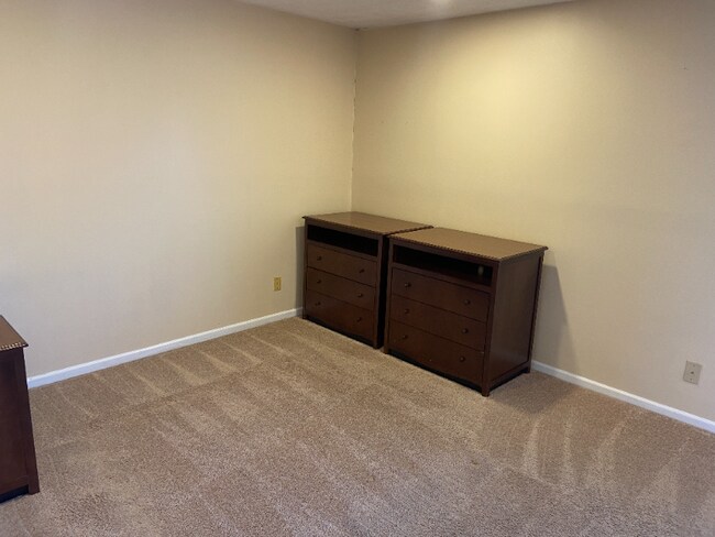 Building Photo - 3134 High Ridge Dr