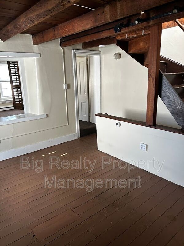 Building Photo - 106-B S Main St