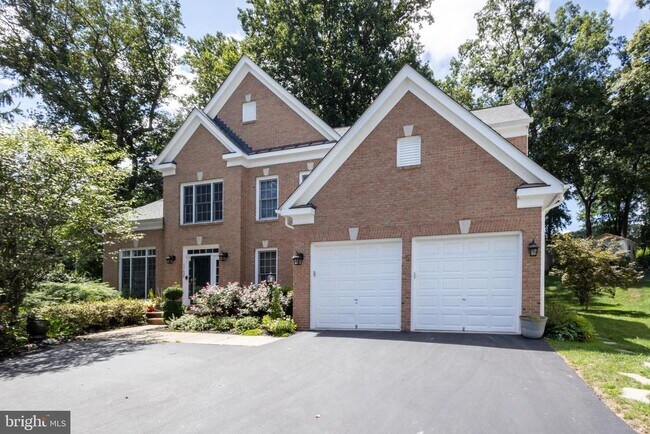 Primary Photo - 11629 Forest Hill Ct