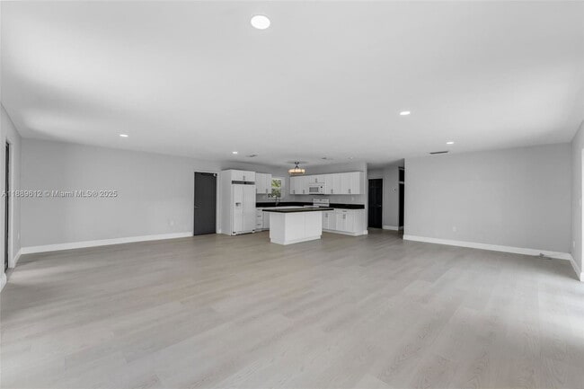 Building Photo - 4400 SW 89th Ave