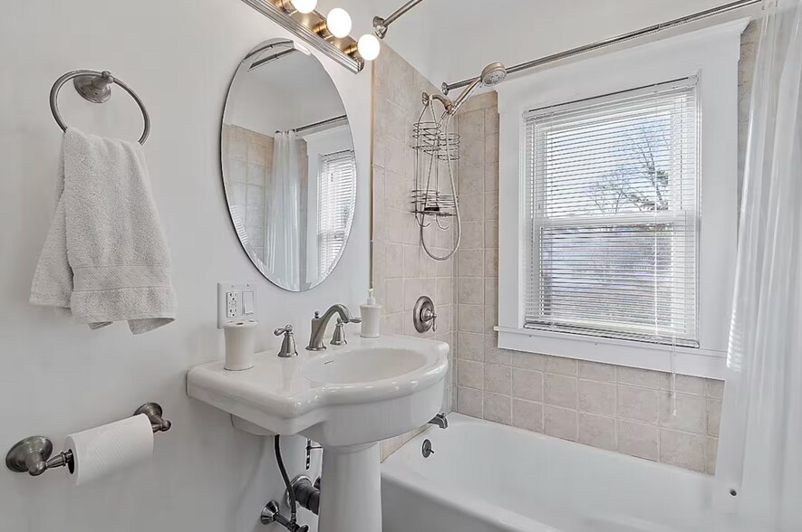 Bathroom - 16 Federal St