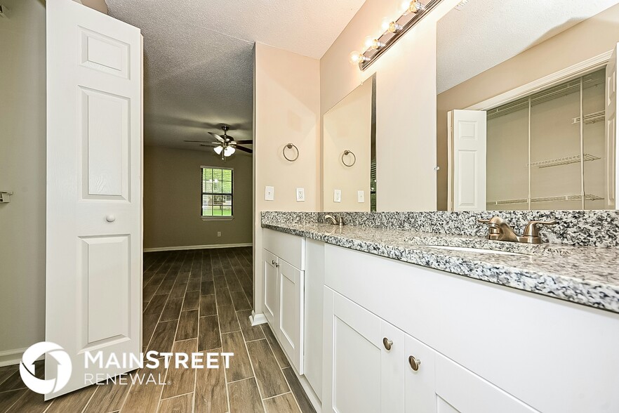 Building Photo - 2877 Old S Dr