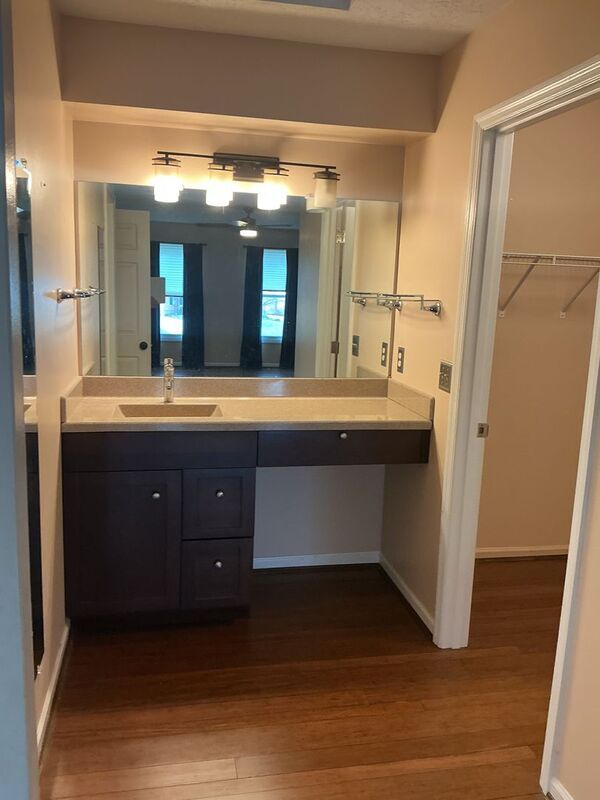 Building Photo - 1851 Foxhollow Dr