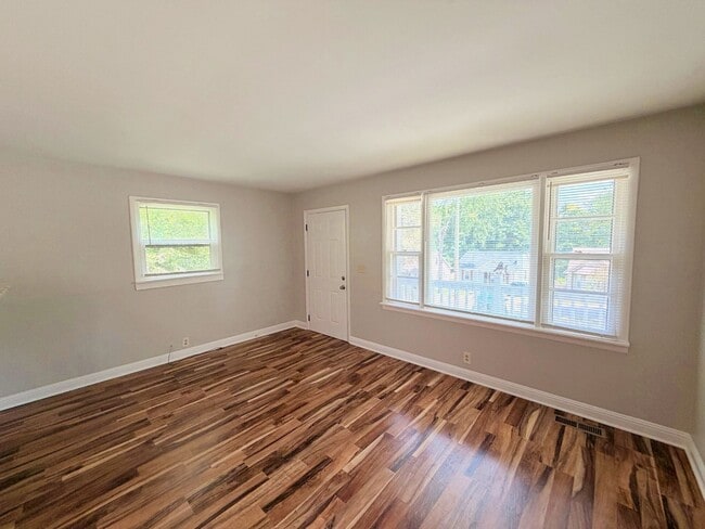 Building Photo - Move-In Ready 3BR Rental with Spacious Yard & Deck