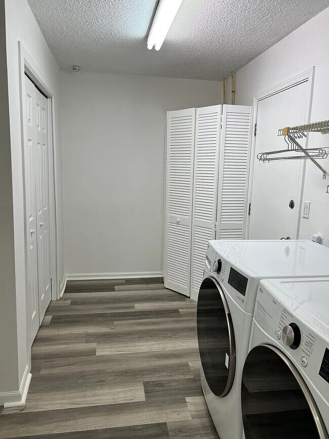 Building Photo - 2146 Golden Isle Ct