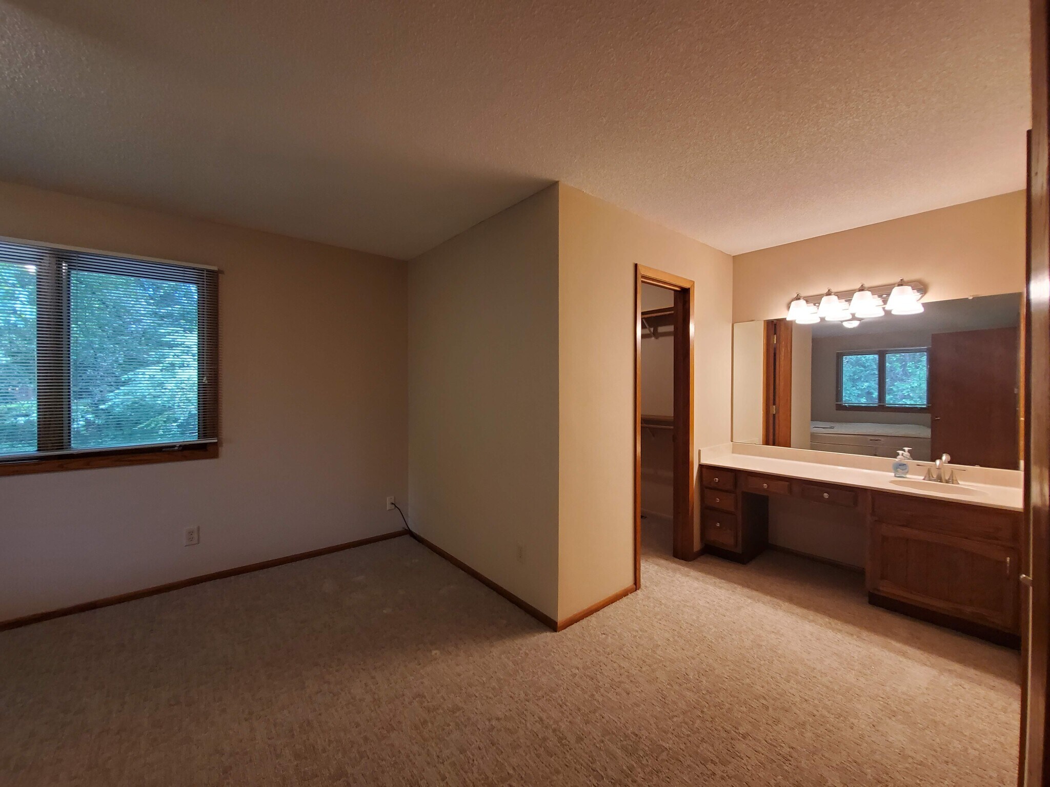 Building Photo - 2517 Cedar Hills Dr