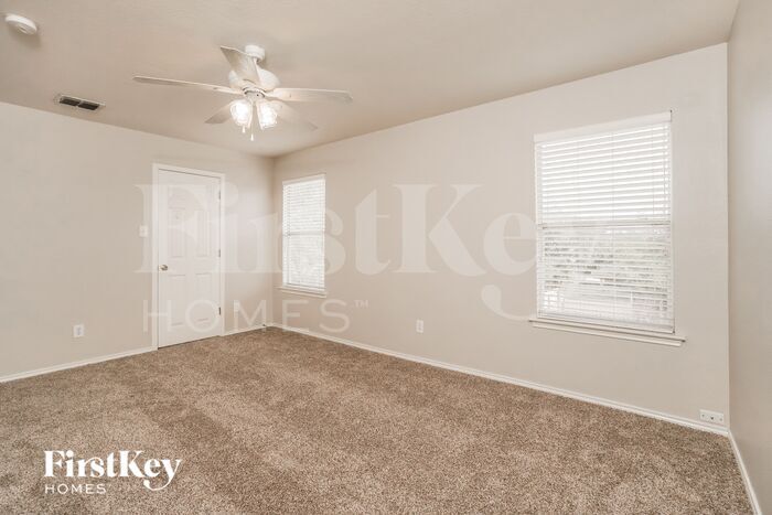 Building Photo - 15407 Redbird Farm
