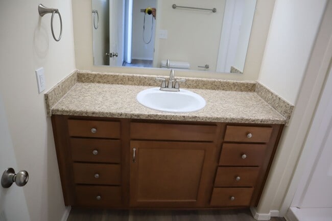 Building Photo - Fully Renovated Home You'll Want To See!