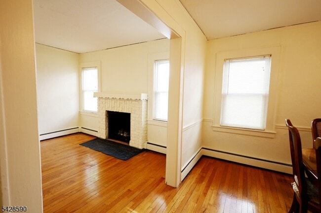 Building Photo - 15 Edgar St