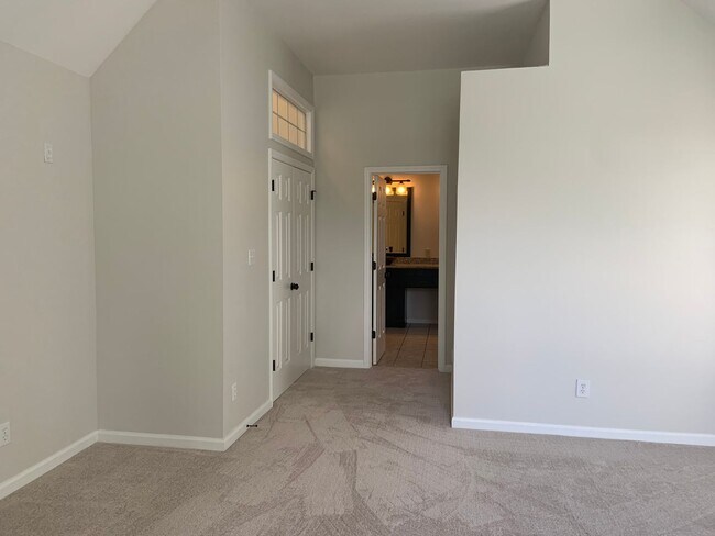 Building Photo - Updated 3 Bedroom in Adams Farm