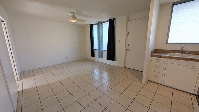 Building Photo - Centrally located 1 bed, 1 bath 2 parking, 2nd floor walkup in Makiki