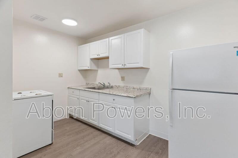 Building Photo - 2807-2813 Manor Dr