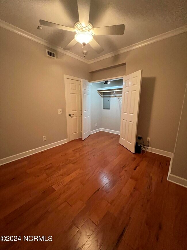 Building Photo - 124 Walnut St