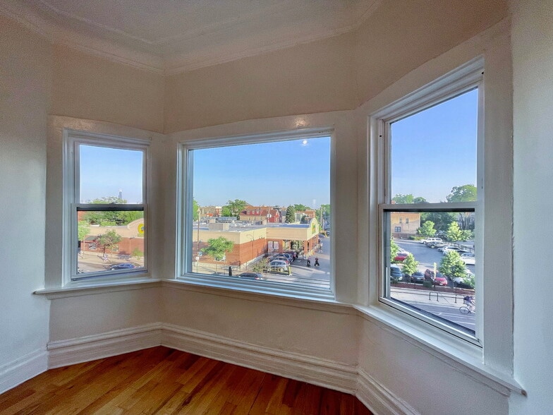 Building Photo - 2716 W North Ave