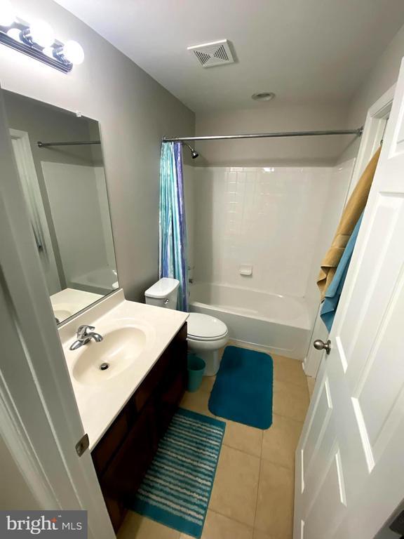 Building Photo - 2716 Lake Forest Dr