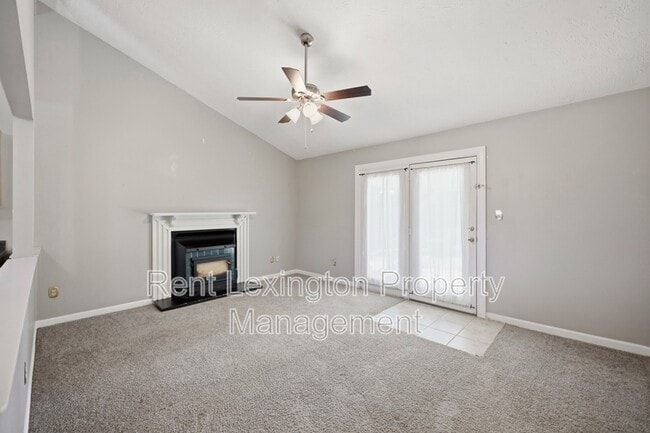 Building Photo - 3352 Featherston Dr