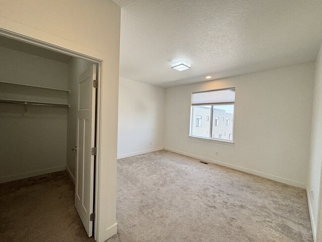 Building Photo - 3883 Komenda Ct