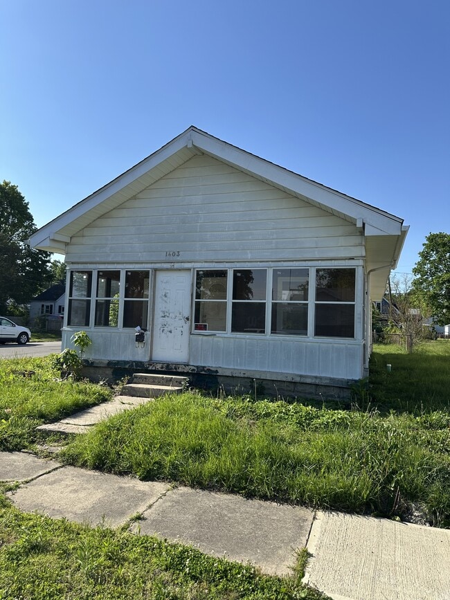 Building Photo - 1403 W 4th St