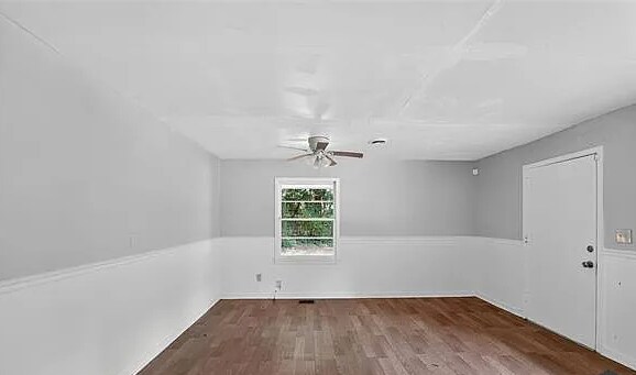 Building Photo - 704 Valleyview Dr