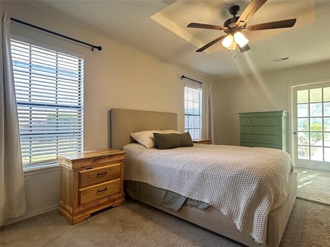 Building Photo - 1381 E Amber Dr