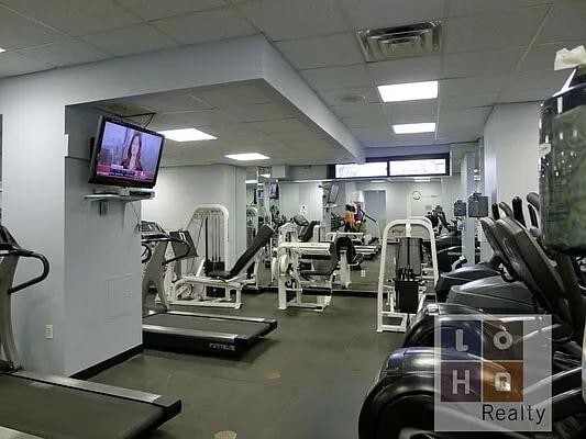 Building Photo - 210 E Broadway