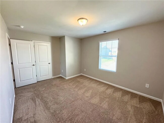 Building Photo - Corner-Lot Luxury Living in Bridlewood Far...