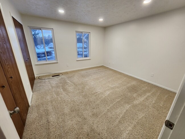 Building Photo - 5954 Village Dr