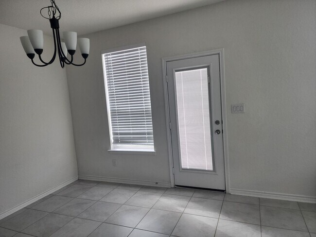 Building Photo - Spacious 4BR House in Converse