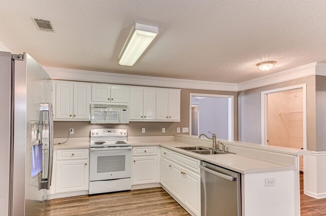 Building Photo - 490 Connemara Trail