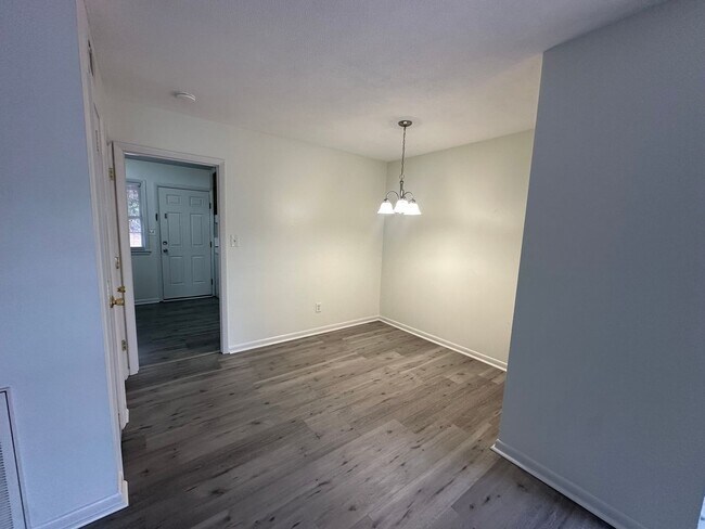 Building Photo - OPEN HOUSE 3/28 from 1PM to 3PM. Pet Friendly 2 Bedroom, 1 Bath Duplex Located in the Center of W...