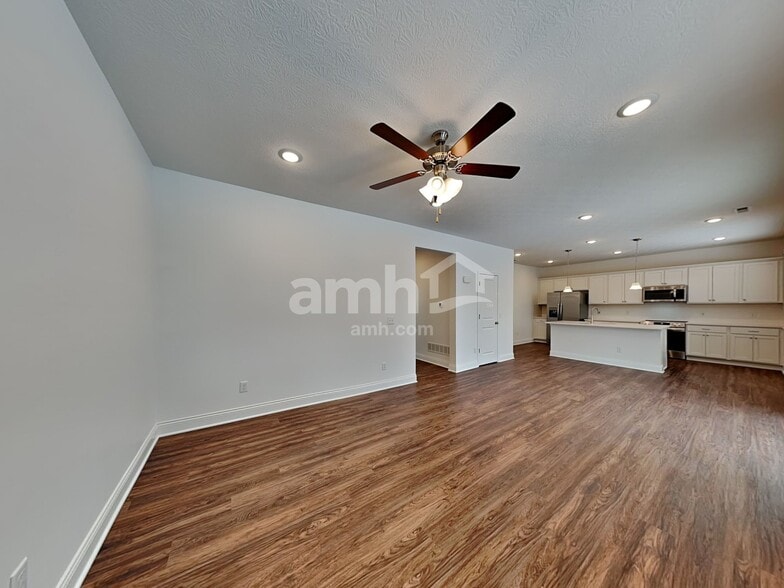 Building Photo - 886 Castor Dr