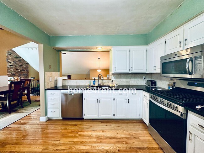 Building Photo - A Lovely, Four Bedroom Lenexa Home w/ Wood...