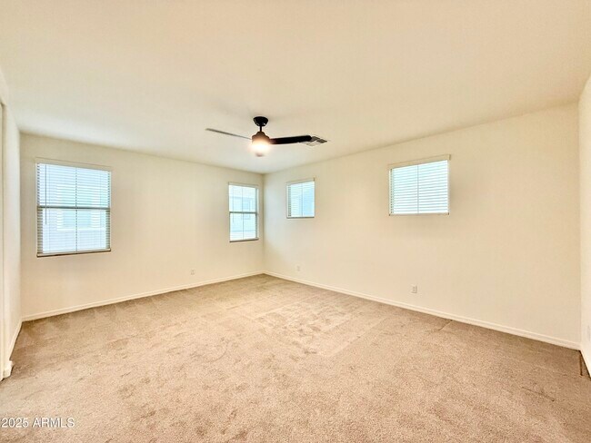 Building Photo - 735 W Derringer Way
