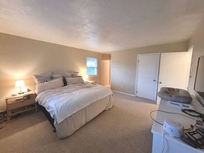 Building Photo - Spacious 5-Bedroom Home in Virginia Beach ...