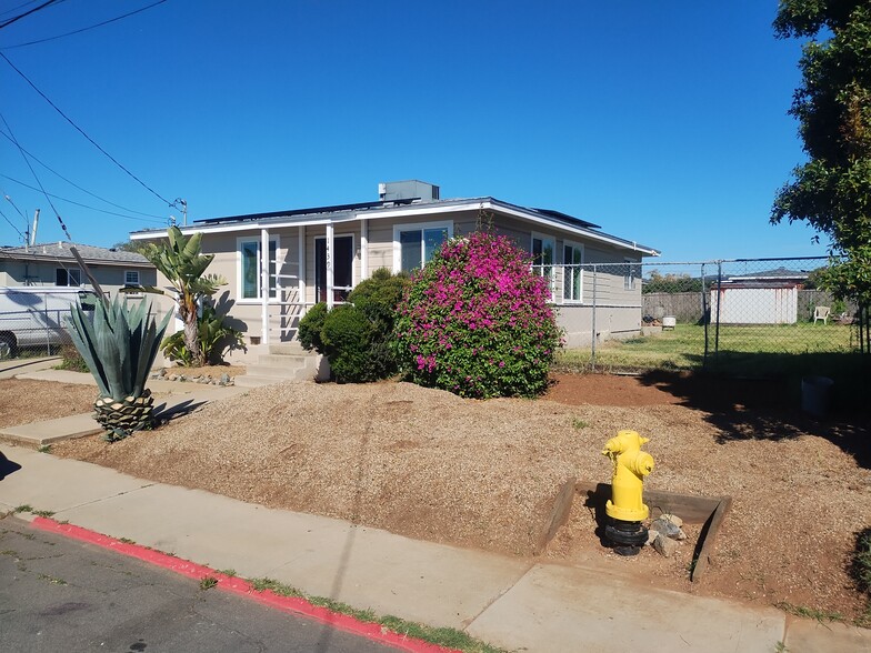 Building Photo - 1439 Burton St