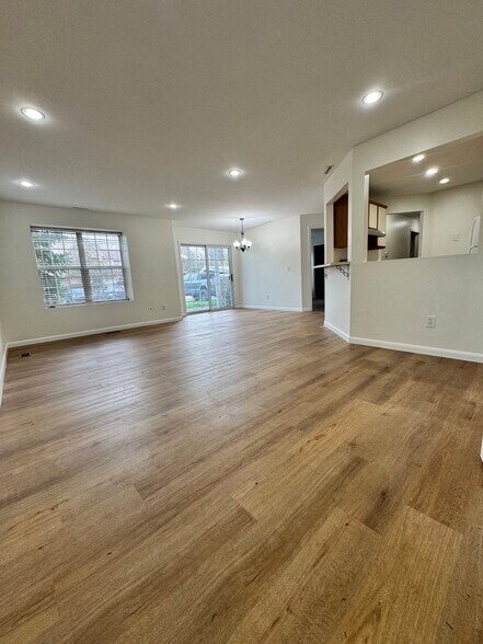 Building Photo - 249 Brookwood Dr