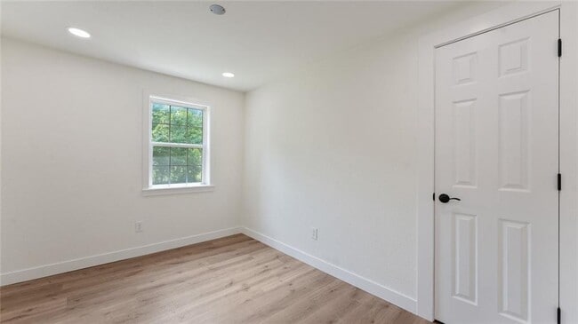 Building Photo - 1580 Jones Ln