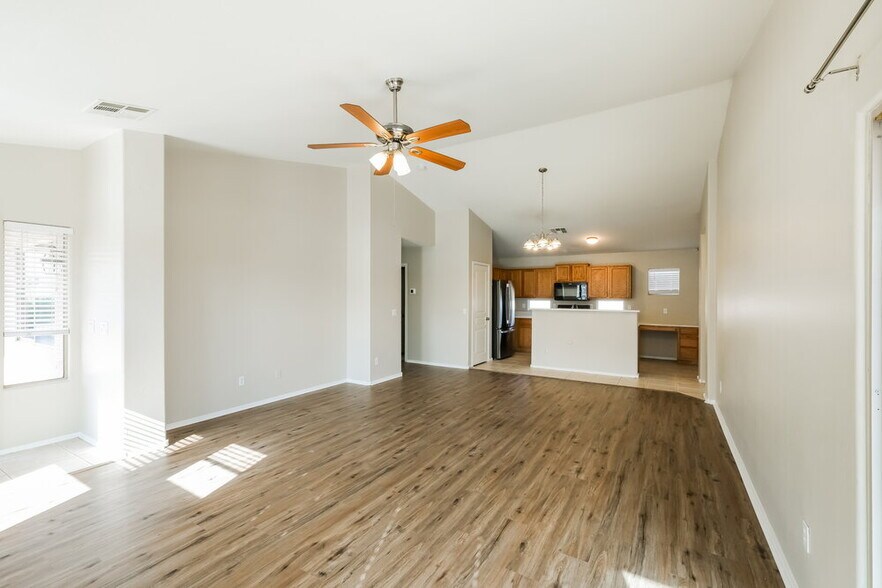 Building Photo - 11457 W Rio Vista Ln