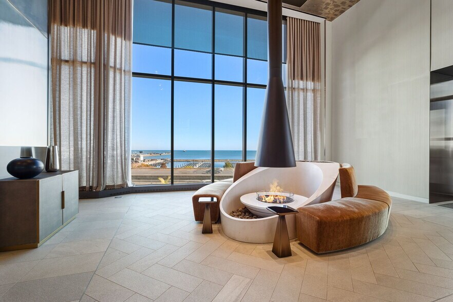 Building Photo - 211 N Harbor Dr