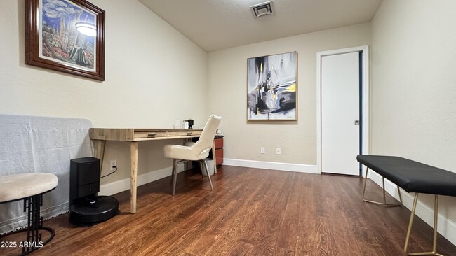 Building Photo - 15020 N 40th St