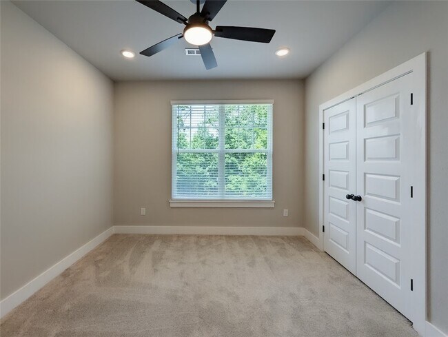 Building Photo - 4 McHugh Ln