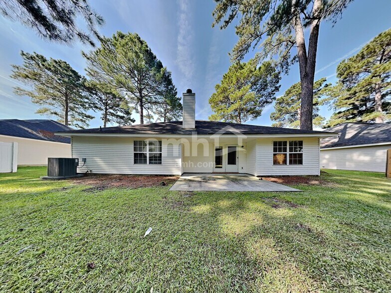 Building Photo - 263 Silver Brook Cir